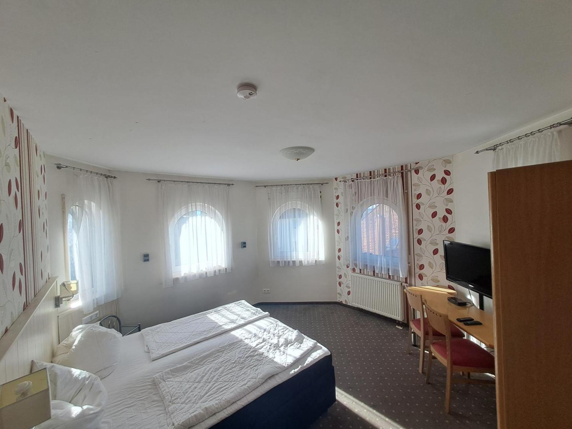 Gasthof Hirschkeller Hotel Göppingen Buitenkant foto